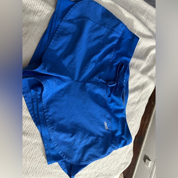 Blue activewear shorts worn once L - Picture 2 of 4